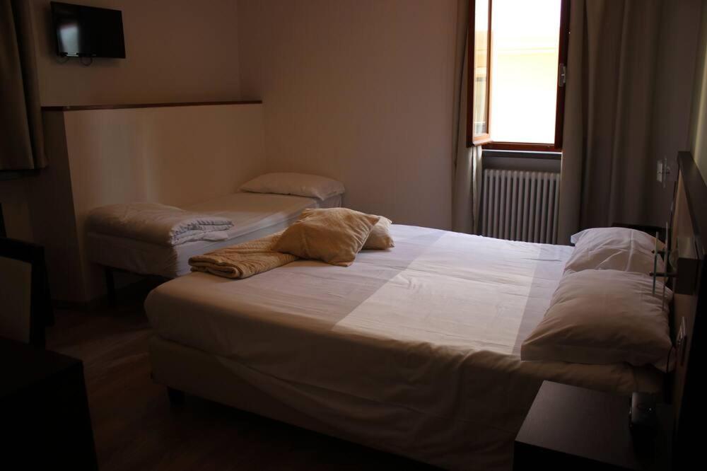 Albergo Ristorante Bismantova Castelnovo ne' Monti Exteriör bild